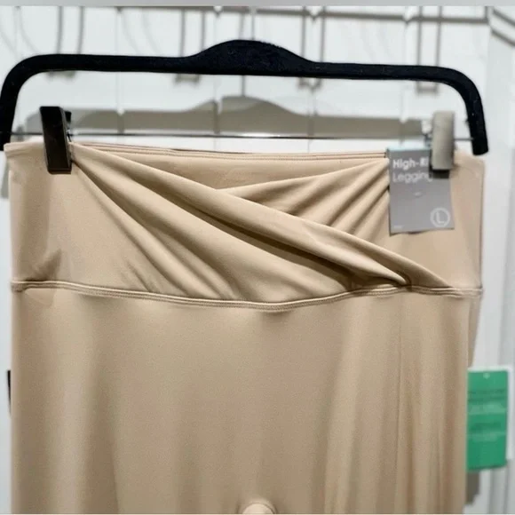 Forever 21 Active Leggings L Desert Sand
Beige NWT - Picture 8 of 11